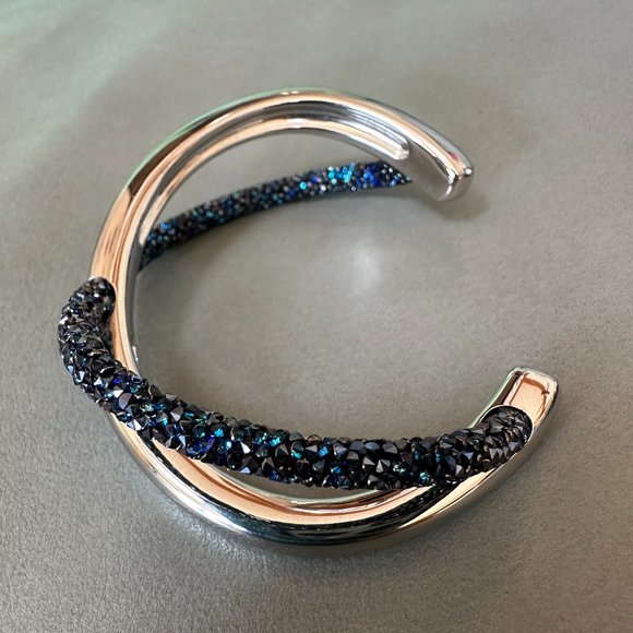MACY'S CUFF BRACELET SILVER BLUE SPARKLE NEW - Picture 3 of 7